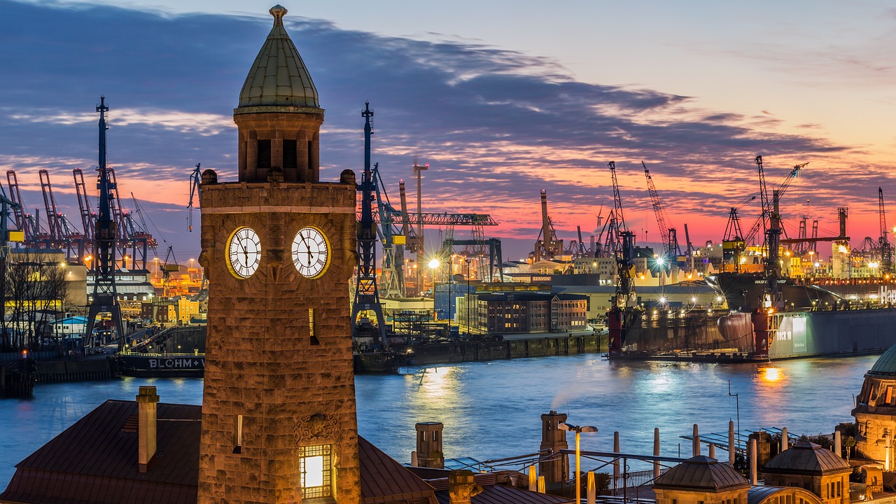 DISCOVER HAMBURG