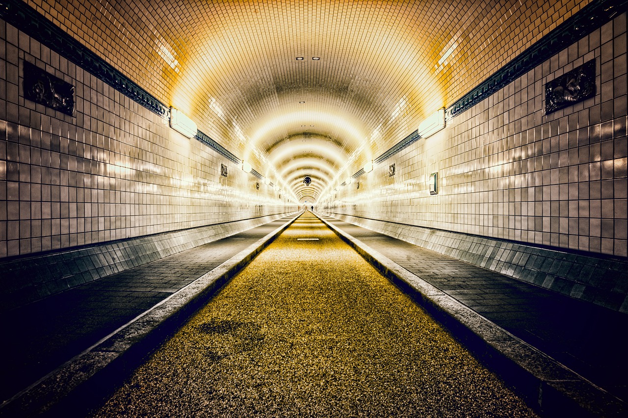 DISCOVER HAMBURG